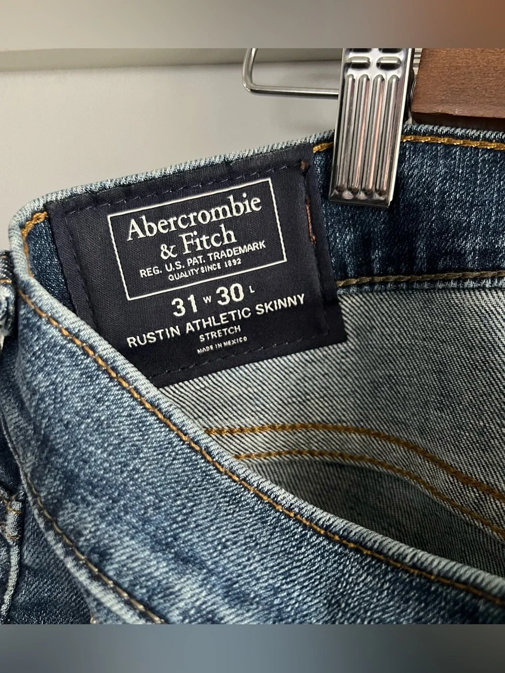 NWT Abercrombie & Fitch Rustin Athletic Skinny Jeans Distressed 31x30 Stretch